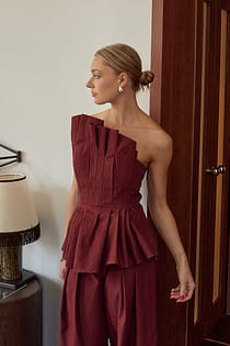 Asymmetric Volume Top