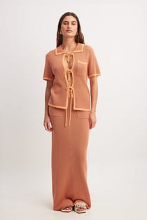 Virkstickad maxikjol med kontrastdetalj