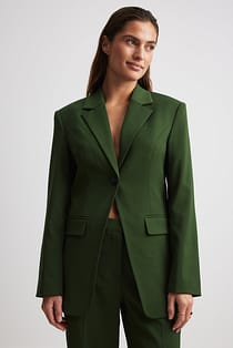 Figursydd blazer med en knapp