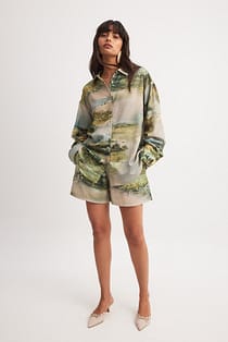 Shorts med trykk og snøredetaljer