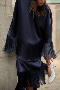 Satin Asymmetrischer Fransen-Cape