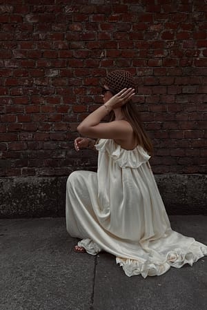 Cream Vestido maxi con volantes y volumen