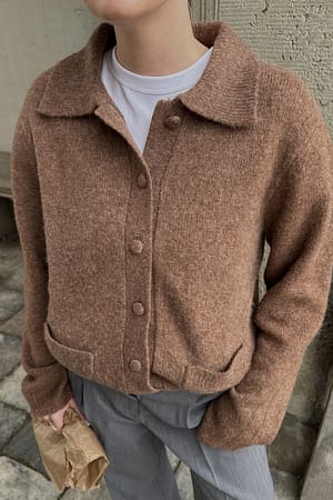Taupe Strickjacke aus Wollmischung