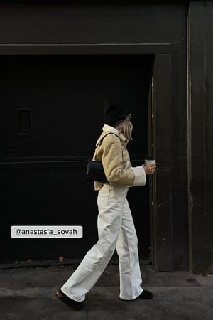 Jakke med detalj i fuskepels