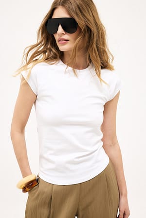 White Baby T-shirt met ronde zoom