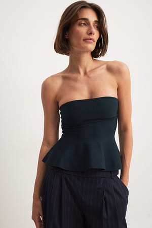 Strikket bandeau-topp med volangdetaljer