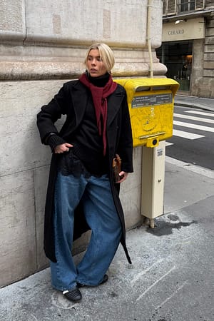 Black Midiskjørt i blonder