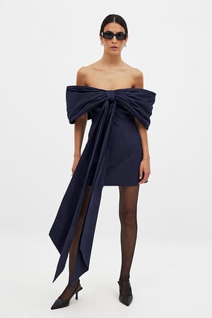 Robe avec gros nœud