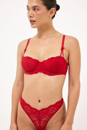 Red Balconette-bh med rosettdetalj