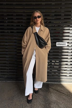 Oversize trenchcoat
