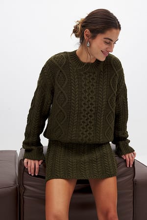 Kabelstrikket sweater