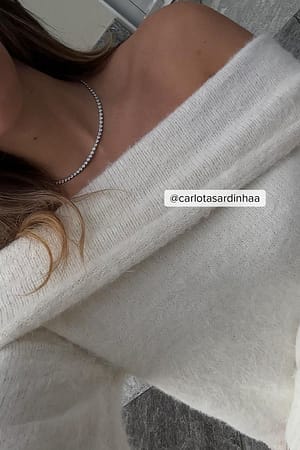 Skulderløs strikket bluse med læg