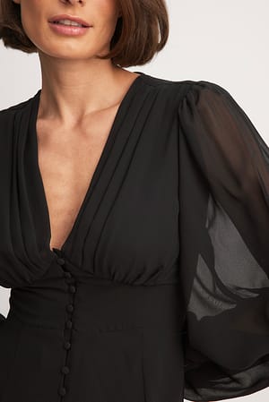 Minikjole i chiffon med knapper