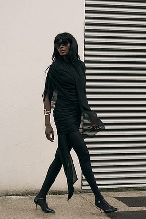 Black Drapert minikjole i chiffon