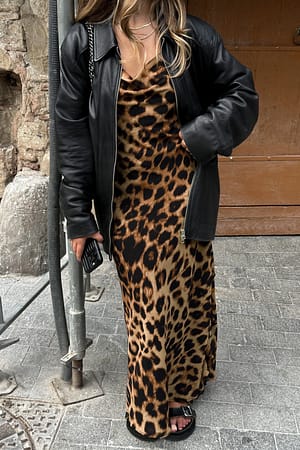 Robe longue en mousseline à volants