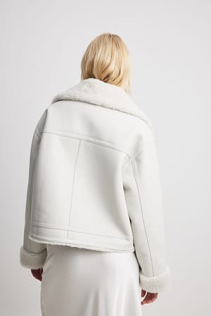 Image 2 of 7