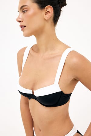 Black/White Bikini-BH med kontrastdetalj