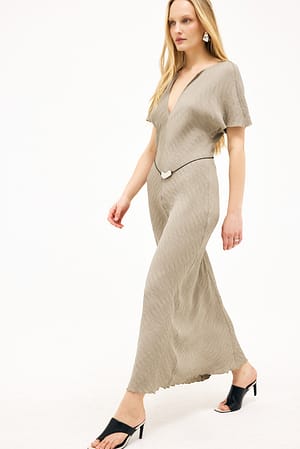 Taupe Robe longue à manches courtes froissées