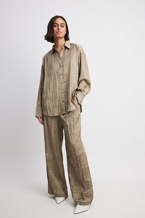 Luftige bukser med flæse og elastik i taljen