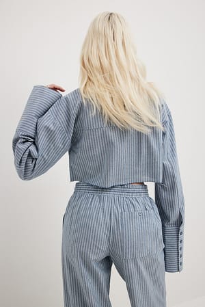 Blue Stripe Gestreifte cropped Hemdbluse