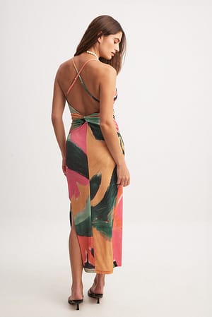 Robe longue à bretelles croisées au dos