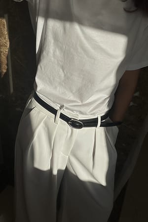 Black Oval Buckle Leather Slim Belt