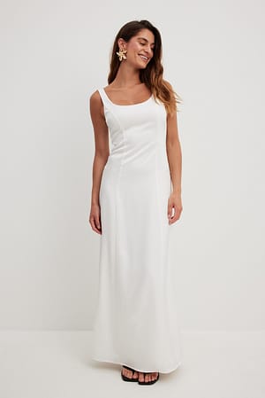 White Maxikleid mit tiefem Rückenausschnitt