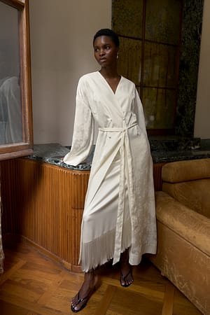 Offwhite Kaftán de jacquard cruzado doble