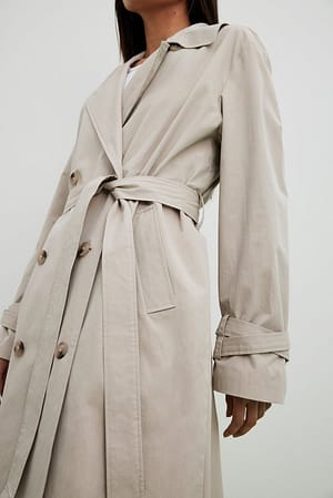 Trenchcoat med dobbelte knapper