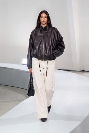 Brown Kunstlederjacke mit Kordelzugdetails