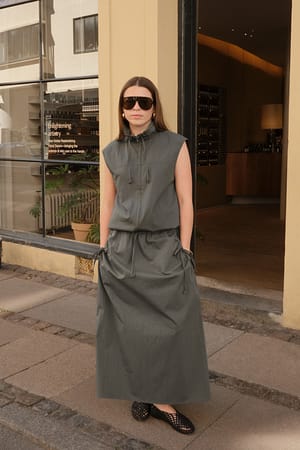 Image 2 of 7