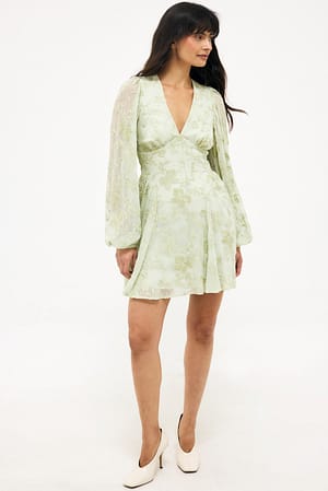 Sage Green Langærmet minikjole i chiffon med broderi