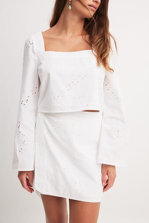 Miniskjørt med broderte detaljer