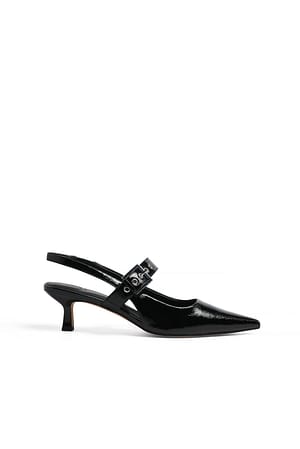 Chaussures à talon arrière avec bride œillet