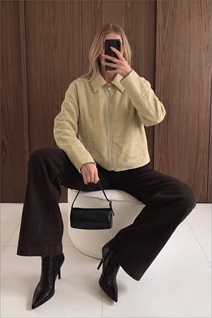 Beige Jacke aus Kunstwildleder mit Reißverschluss