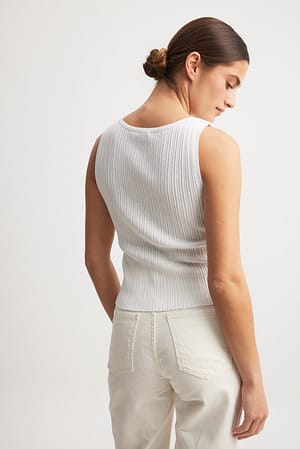 Finstrikket topp uten ermer