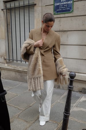 Light Brown Figurbetonter Blazer mit breiten Schultern