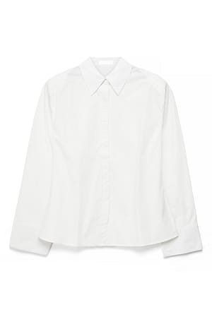 White tailliertes Shirt mit Schulterpolstern