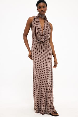Taupe Vestido maxi con cuello halter