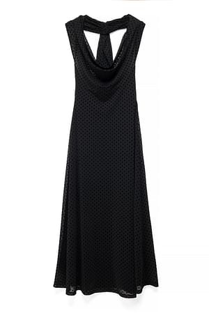 Black Robe longue dos nu