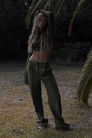 Pantalón de traje recto con doblado