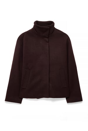 Brown Kurzmantel mit hohem Kragen