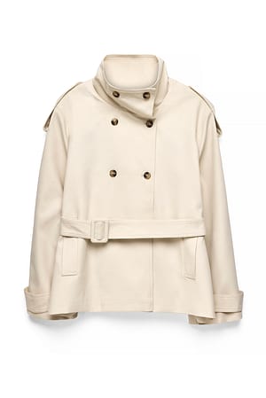 Beige Gabardina con cinturón y cuello alto