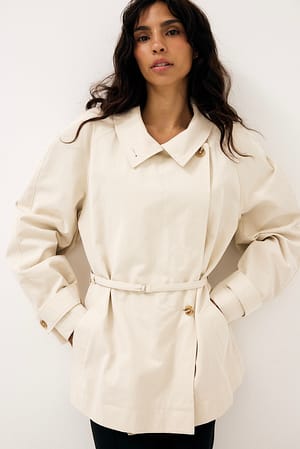 Beige Trenchcoat med hög krage