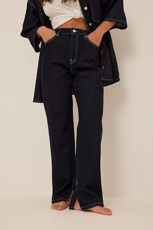 Rette jeans med høyt liv og splitt i siden