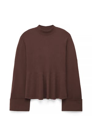 Brown Stickad tröja med uppvikta ärmar