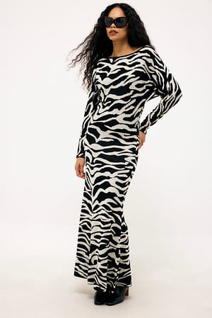 Zebra Robe Maxi Jacquard Tricotée à Manches Chauve-Souris
