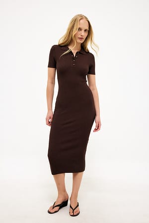 Brown kurzärmeliges Strickkleid mit Knöpfen