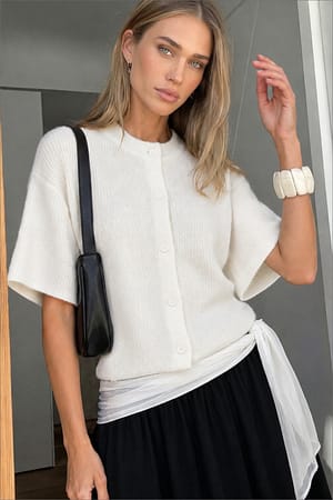 Offwhite Strikket cardigan med korte ærmer