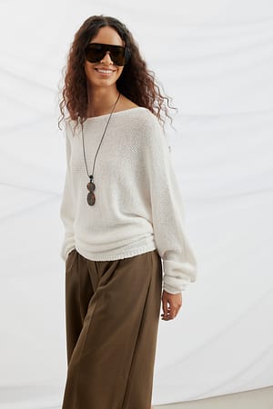 Offwhite Pullover aus Schleierwollengarn
